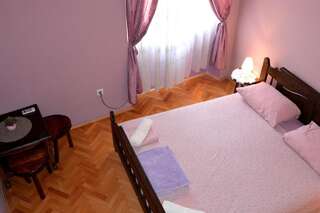 Отели типа «постель и завтрак» Montenegro Hostel B&B Kotor Котор Двухместный номер с 1 кроватью и общей ванной комнатой-3