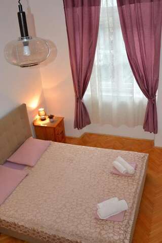 Отели типа «постель и завтрак» Montenegro Hostel B&B Kotor Котор Двухместный номер с 1 кроватью и общей ванной комнатой-7